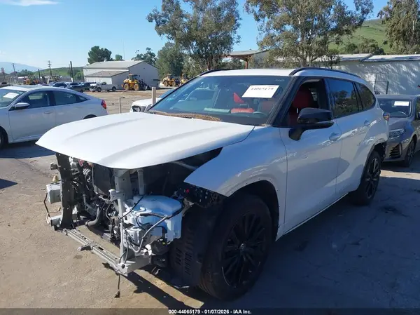 5TDKDRAHXRS529794 2024 TOYOTA HIGHLANDER - Image 2