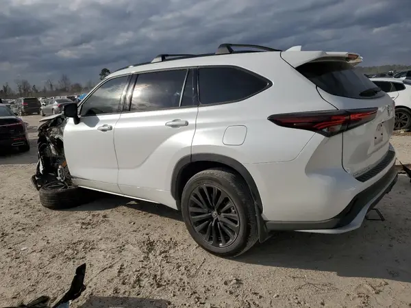 5TDKDRAHXRS531559 2024 TOYOTA HIGHLANDER - Image 2
