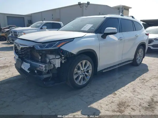 5TDKDRAHXRS534302 2024 TOYOTA HIGHLANDER - Image 2