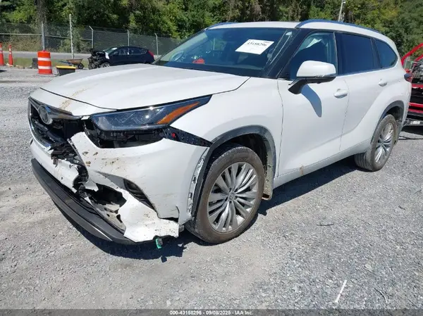 5TDKDRAHXRS541122 2024 TOYOTA HIGHLANDER - Image 2