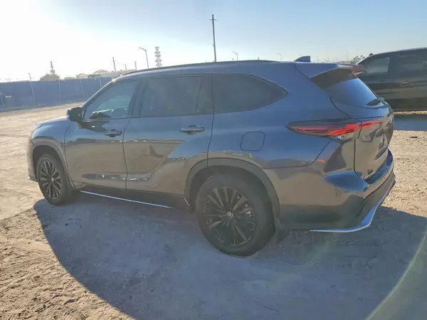 5TDKDRAHXRS544960 2024 TOYOTA HIGHLANDER - Image 2