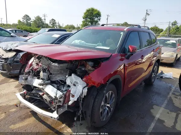 5TDKDRAHXRS548099 2024 TOYOTA HIGHLANDER - Image 2