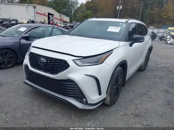 5TDKDRAHXRS548698 2024 TOYOTA HIGHLANDER - Image 2