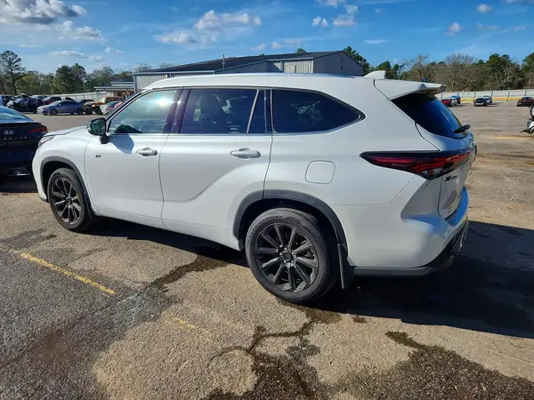 5TDKDRAHXSS557889 2025 TOYOTA HIGHLANDER - Image 2