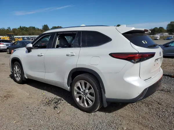 5TDKDRBH0PS000785 2023 TOYOTA HIGHLANDER - Image 2