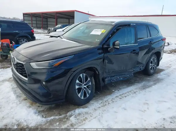 5TDKDRBH0PS029512 2023 TOYOTA HIGHLANDER - Image 2