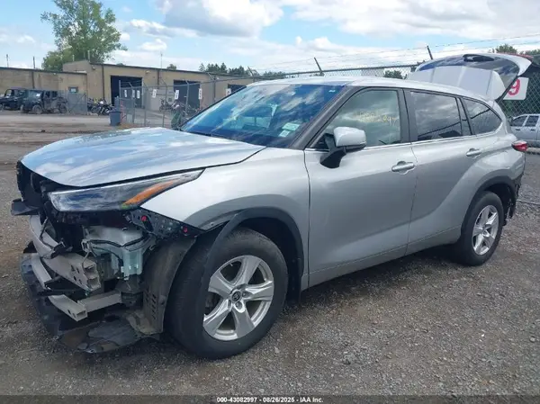 5TDKDRBH0PS033270 2023 TOYOTA HIGHLANDER - Image 2