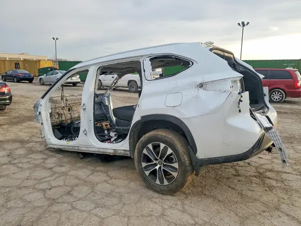 5TDKDRBH0PS038047 2023 TOYOTA HIGHLANDER - Image 2