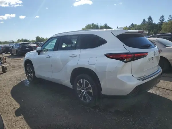 5TDKDRBH0PS502616 2023 TOYOTA HIGHLANDER - Image 2