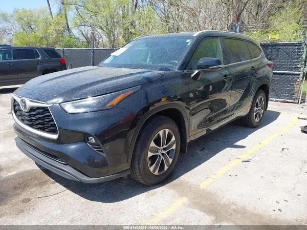 5TDKDRBH0PS505077 2023 TOYOTA HIGHLANDER - Image 2