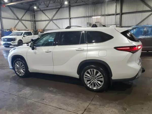 5TDKDRBH0PS519464 2023 TOYOTA HIGHLANDER - Image 2