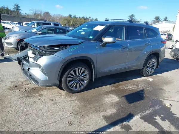 5TDKDRBH0PS524731 2023 TOYOTA HIGHLANDER - Image 2