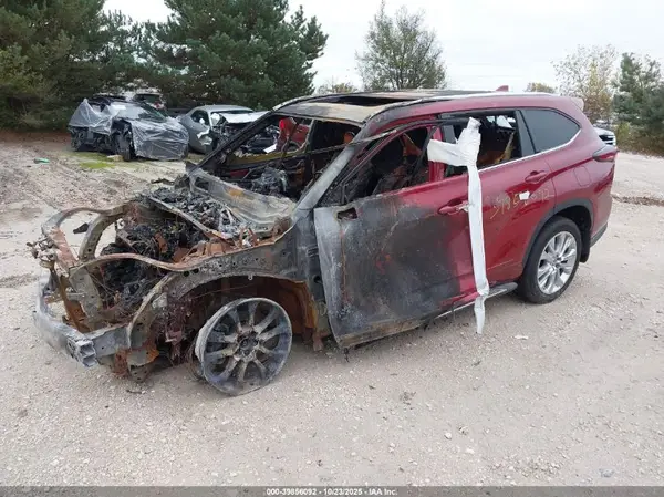 5TDKDRBH0RS537837 2024 TOYOTA HIGHLANDER - Image 2