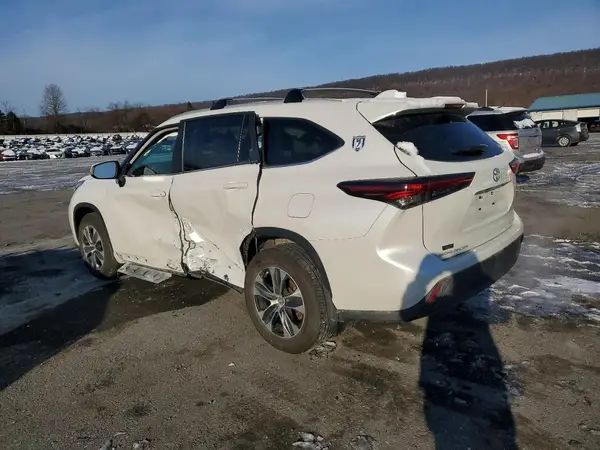 5TDKDRBH0RS540687 2024 TOYOTA HIGHLANDER - Image 2