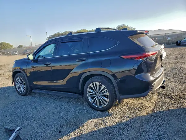 5TDKDRBH0RS542083 2024 TOYOTA HIGHLANDER - Image 2