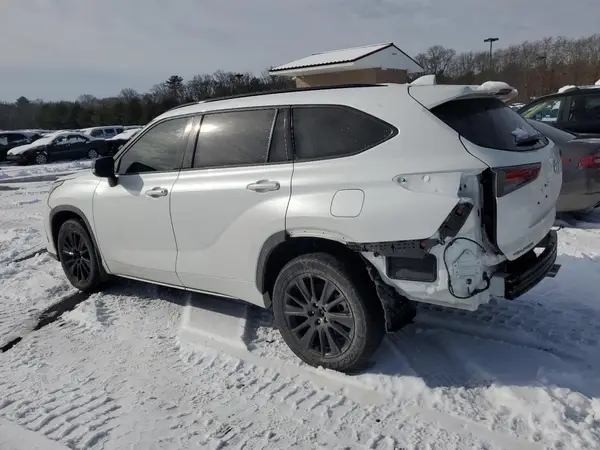 5TDKDRBH0RS544190 2024 TOYOTA HIGHLANDER - Image 2
