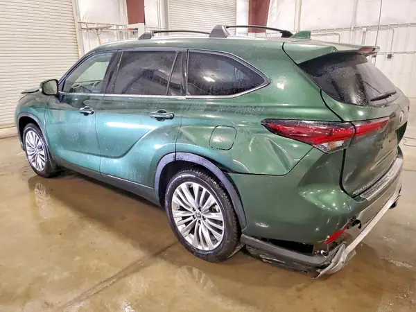 5TDKDRBH0RS549292 2024 TOYOTA HIGHLANDER - Image 2