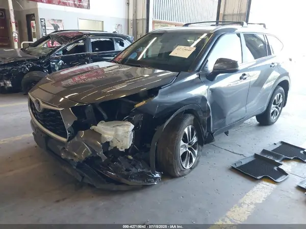 5TDKDRBH0RS552757 2024 TOYOTA HIGHLANDER - Image 2