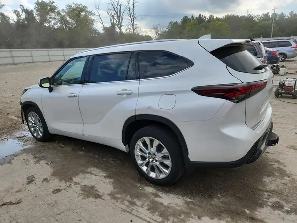 5TDKDRBH0RS561538 2024 TOYOTA HIGHLANDER - Image 2