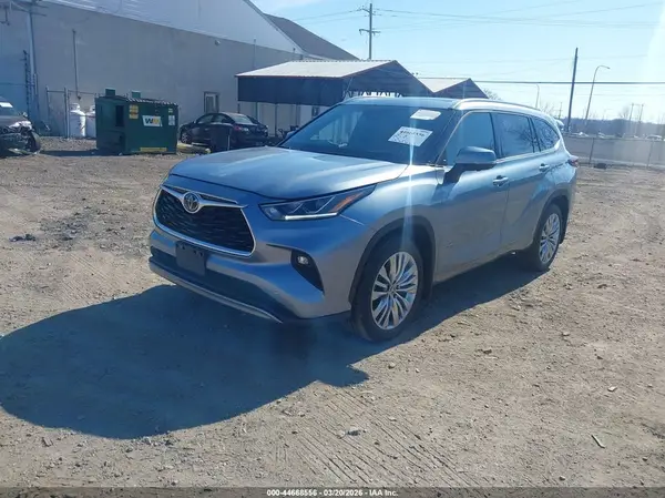 5TDKDRBH0RS561636 2024 TOYOTA HIGHLANDER - Image 2