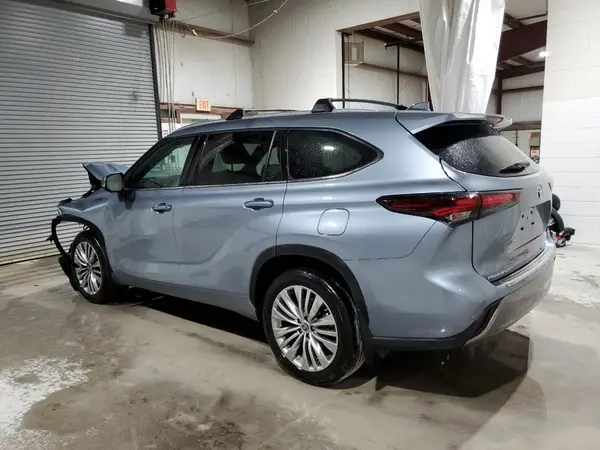5TDKDRBH0RS564939 2024 TOYOTA HIGHLANDER - Image 2