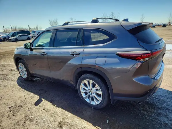 5TDKDRBH0RS567940 2024 TOYOTA HIGHLANDER - Image 2