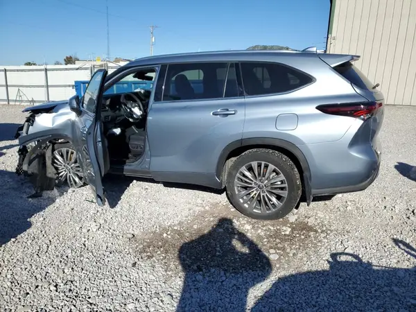5TDKDRBH0RS575097 2024 TOYOTA HIGHLANDER - Image 2