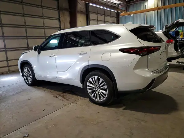 5TDKDRBH0SS581634 2025 TOYOTA HIGHLANDER - Image 2