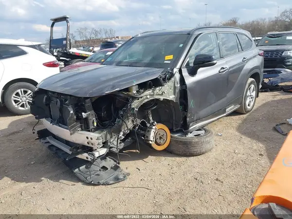 5TDKDRBH0SS585666 2025 TOYOTA HIGHLANDER - Image 2