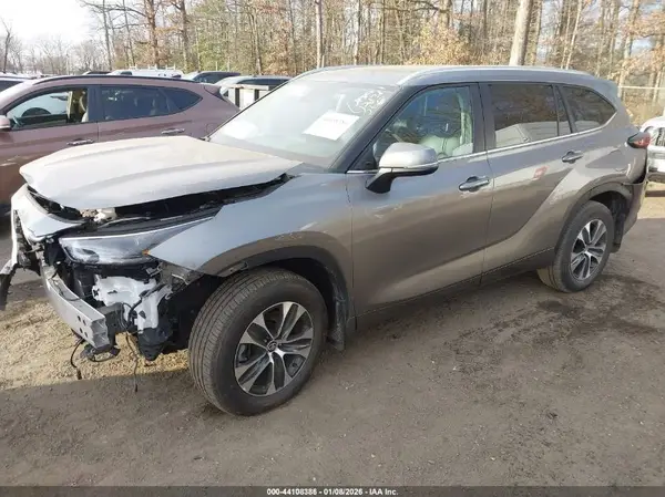 5TDKDRBH0SS588616 2025 TOYOTA HIGHLANDER - Image 2
