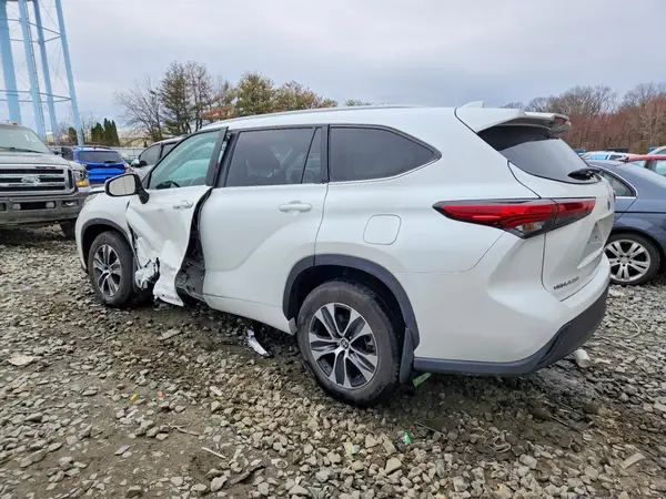 5TDKDRBH1PS007261 2023 TOYOTA HIGHLANDER - Image 2