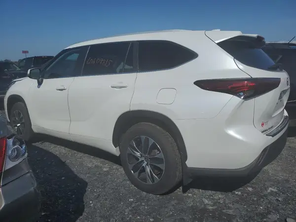 5TDKDRBH1PS013285 2023 TOYOTA HIGHLANDER - Image 2