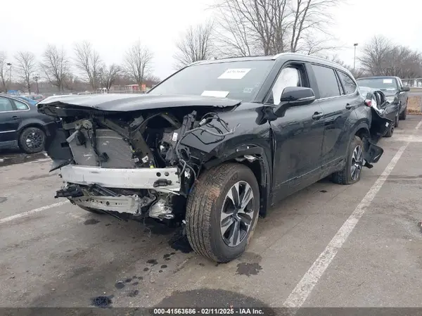 5TDKDRBH1PS013495 2023 TOYOTA HIGHLANDER - Image 2
