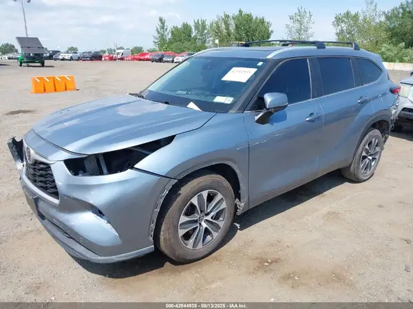 5TDKDRBH1PS013514 2023 TOYOTA HIGHLANDER - Image 2