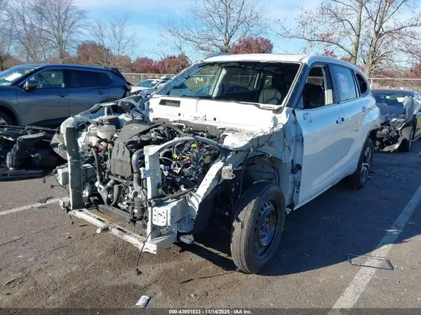 5TDKDRBH1PS014663 2023 TOYOTA HIGHLANDER - Image 2