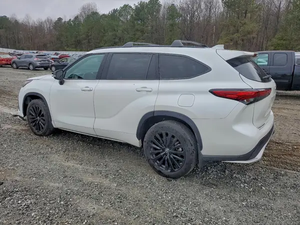 5TDKDRBH1PS024383 2023 TOYOTA HIGHLANDER - Image 2