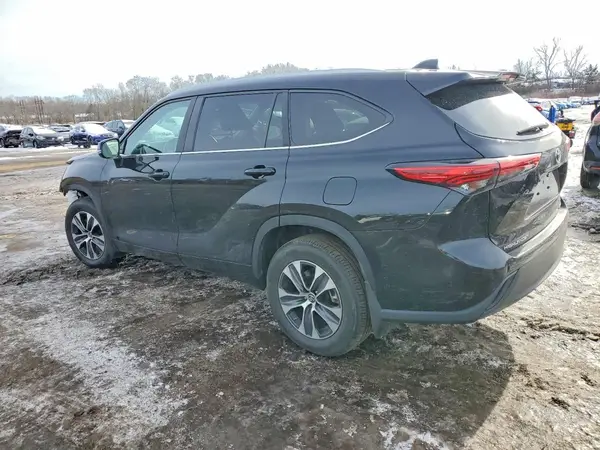 5TDKDRBH1PS026568 2023 TOYOTA HIGHLANDER - Image 2