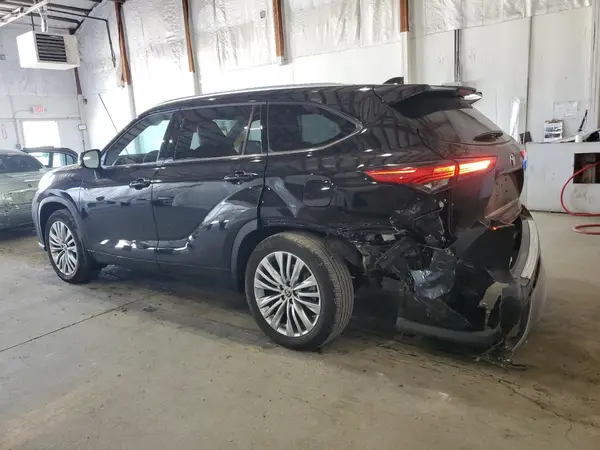 5TDKDRBH1PS030555 2023 TOYOTA HIGHLANDER - Image 2
