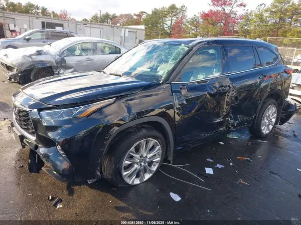 5TDKDRBH1PS031317 2023 TOYOTA HIGHLANDER - Image 2