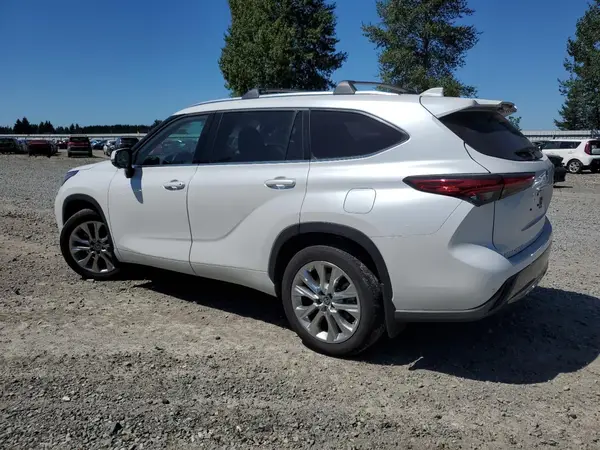 5TDKDRBH1PS031740 2023 TOYOTA HIGHLANDER - Image 2