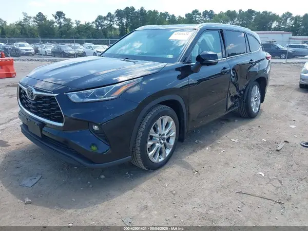 5TDKDRBH1PS033357 2023 TOYOTA HIGHLANDER - Image 2