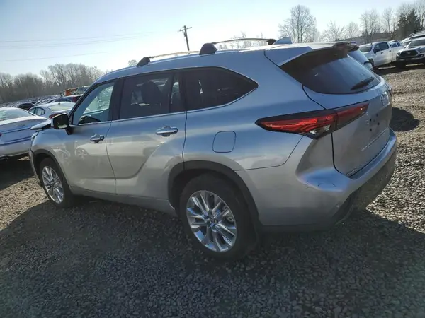5TDKDRBH1PS047176 2023 TOYOTA HIGHLANDER - Image 2