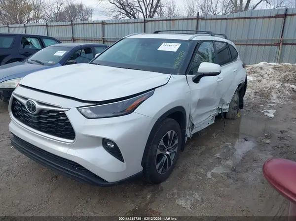 5TDKDRBH1PS501961 2023 TOYOTA HIGHLANDER - Image 2