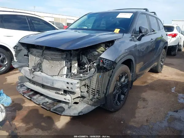 5TDKDRBH1PS504083 2023 TOYOTA HIGHLANDER - Image 2