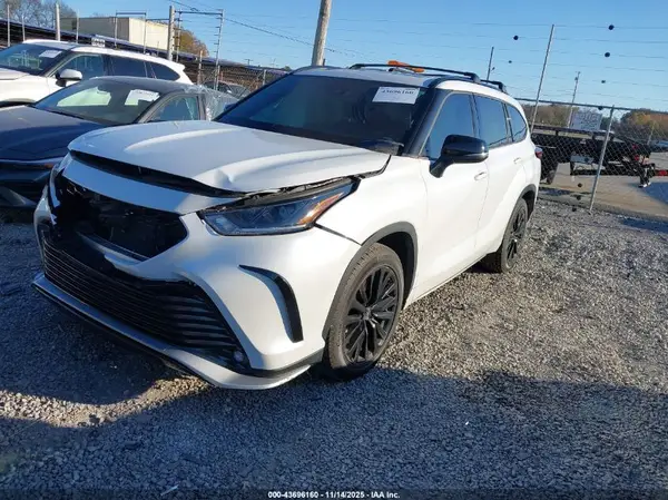 5TDKDRBH1PS511129 2023 TOYOTA HIGHLANDER - Image 2