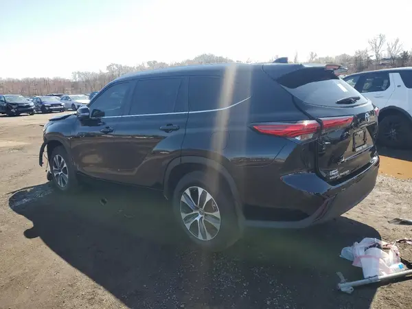 5TDKDRBH1PS527010 2023 TOYOTA HIGHLANDER - Image 2