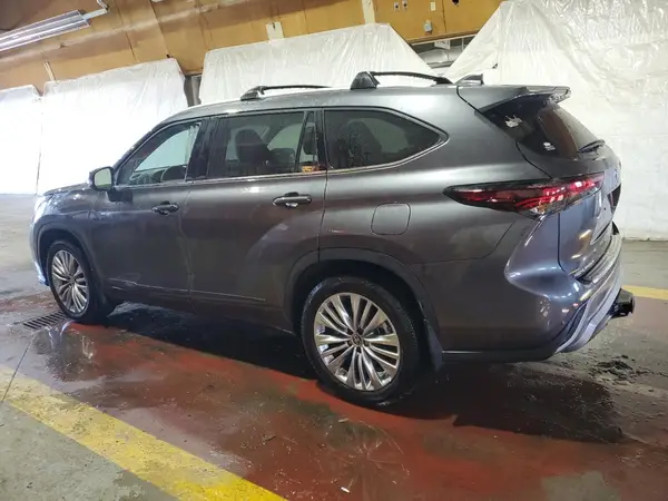 5TDKDRBH1RS528497 2024 TOYOTA HIGHLANDER - Image 2