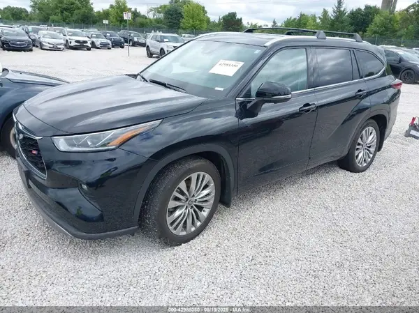 5TDKDRBH1RS530251 2024 TOYOTA HIGHLANDER - Image 2