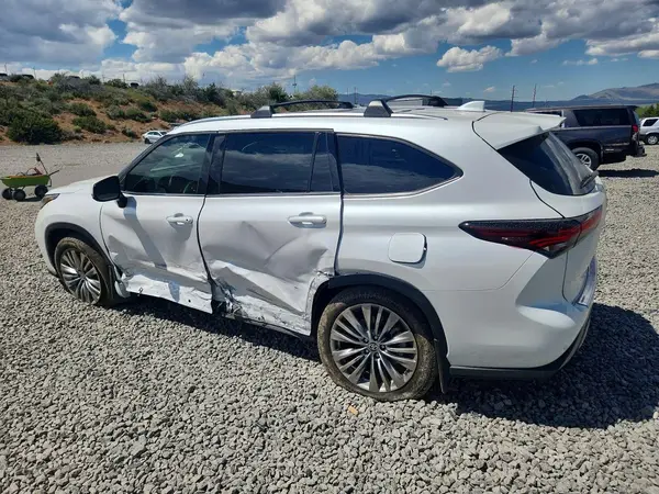 5TDKDRBH1RS542108 2024 TOYOTA HIGHLANDER - Image 2