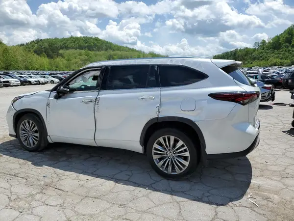 5TDKDRBH1RS548359 2024 TOYOTA HIGHLANDER - Image 2